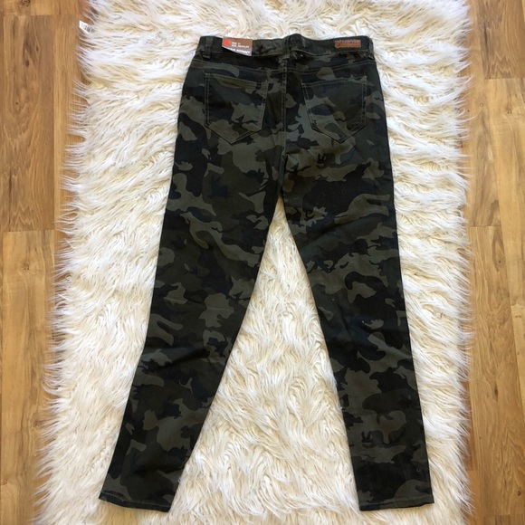 Camo Jeans - Picture 2 of 6